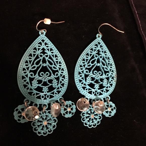 Set of fun earrings from New York and Company - Picture 2 of 6